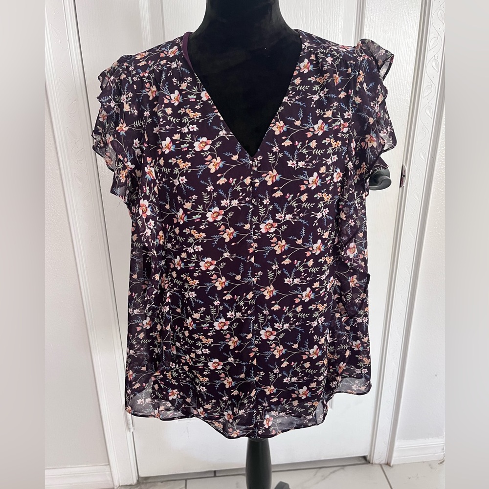 1.State Womens Ruffled
V Neck T-Shirt